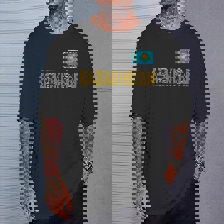 カザフスタン、カザフスタンの国旗、カザフスタンの国旗 長袖tシャツ Tシャツ 彼への贈り物