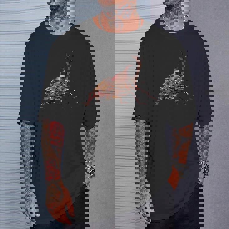 カブトムシの肖像画 Tシャツ 彼への贈り物