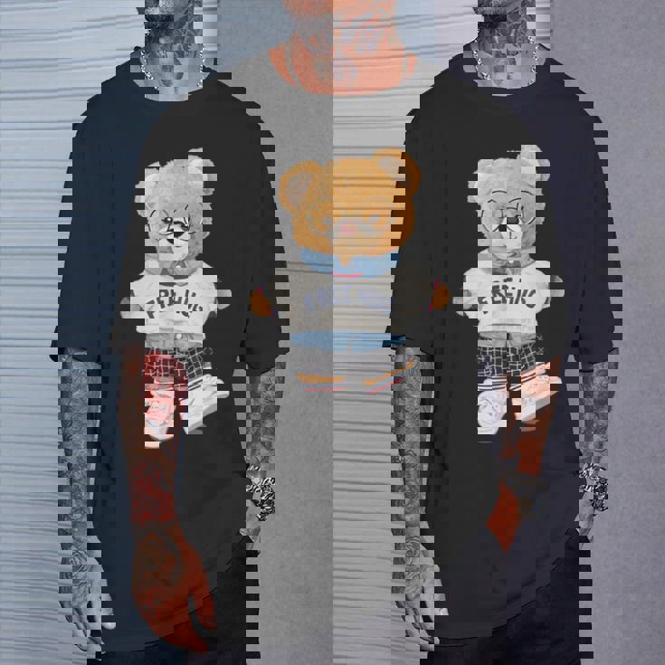 クールなテディベアの女の子と無料の抱擁イラストグラフィック。 Tシャツ 彼への贈り物