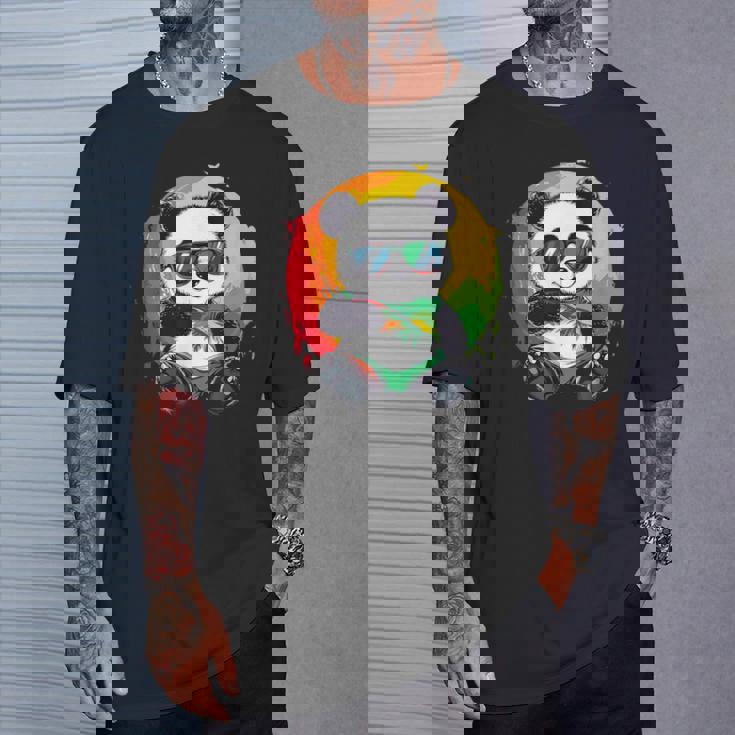 サングラス付きパンダ ラスタカラー Tシャツ 彼への贈り物