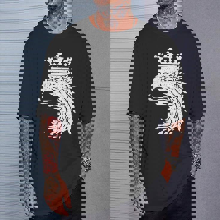 スカニア スウェーデン コート・オブ・アームズ フラッグ グリフィン Tシャツ 彼への贈り物