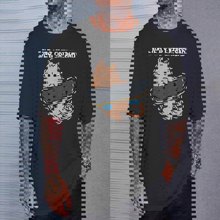 スケートボード猫sk8スケートボードで保存 Tシャツ 彼への贈り物