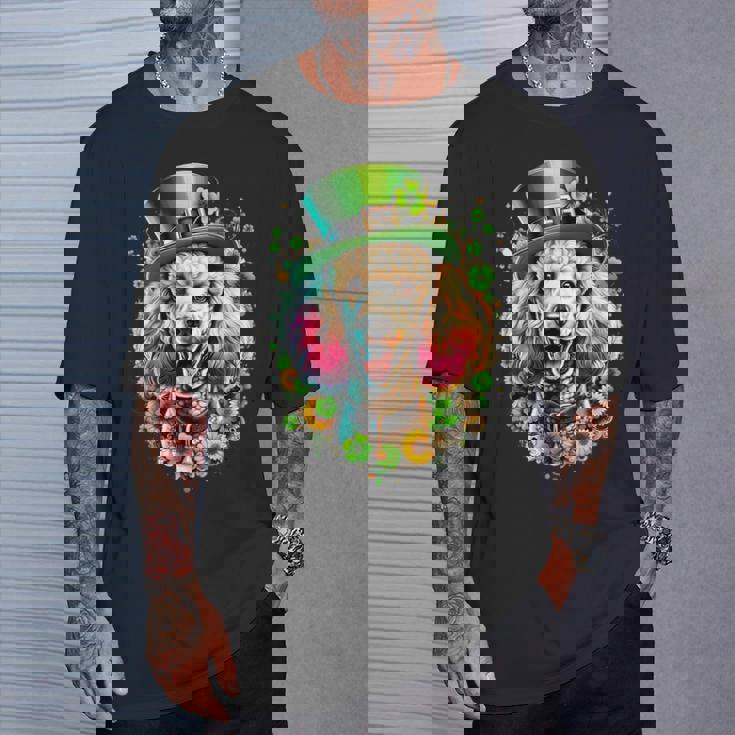 スタンダードプードル 犬 聖パトリックデー アートワーク Tシャツ 彼への贈り物