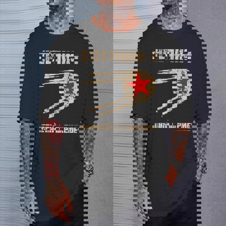 スプートニク1号、宇宙初のレトロビンテージロシア語テキスト 長袖tシャツ Tシャツ 彼への贈り物