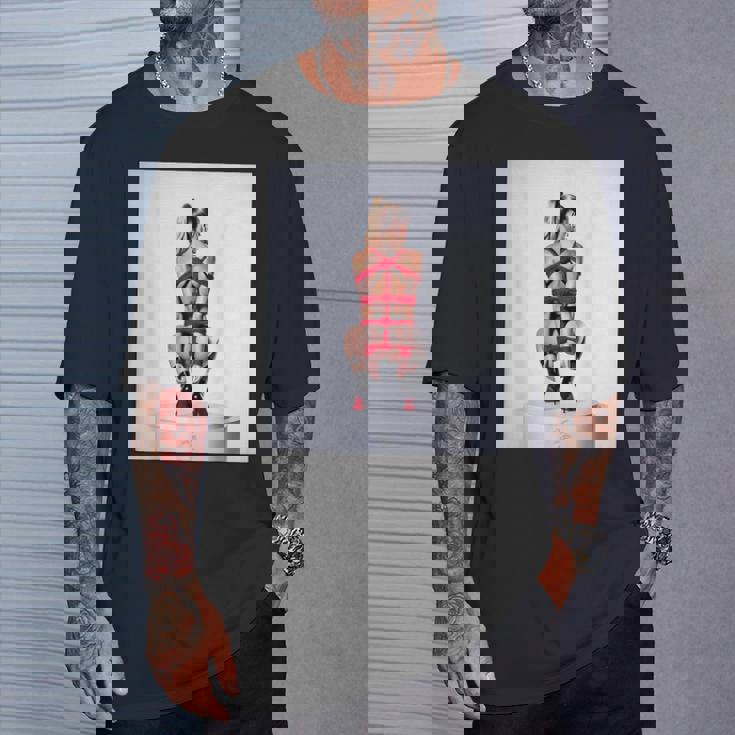 セクシーガールグラフィックtシャツ シバリロープのセクシーなピンナップガール Tシャツ 彼への贈り物