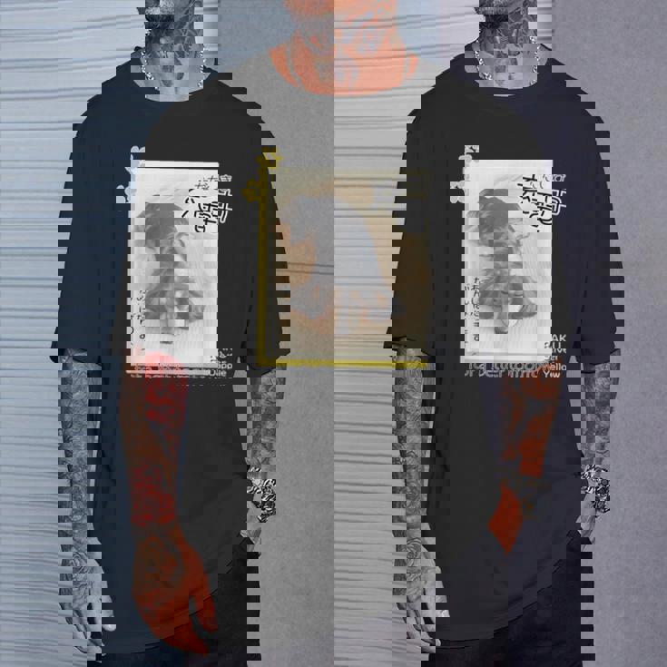 ダックス ミニチュアダックス シルバーダップル らく 充電中 明日がんばる 犬 Tシャツ 彼への贈り物