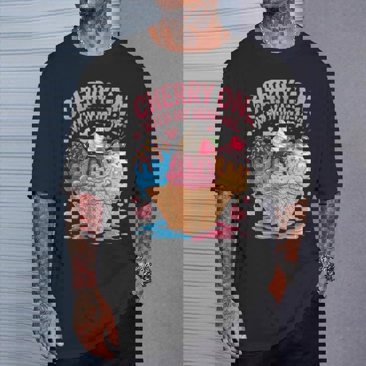 チェリー・オン・ウィズ・マイ・ミニ・ミー・アイスクリーム・ラブ Tシャツ 彼への贈り物