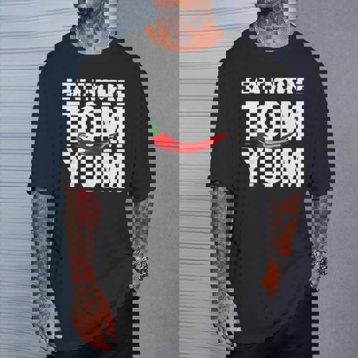 トムヤムクン スパイシーなタイ料理をもっと食べる 唐辛子 タイ 東南アジア プーケット ギフト バンコク お土産 Tシャツ 彼への贈り物