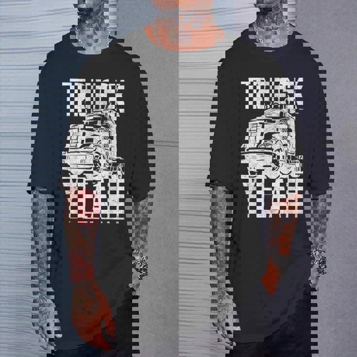 トラッカー 18輪トラック イェーピンク Tシャツ 彼への贈り物