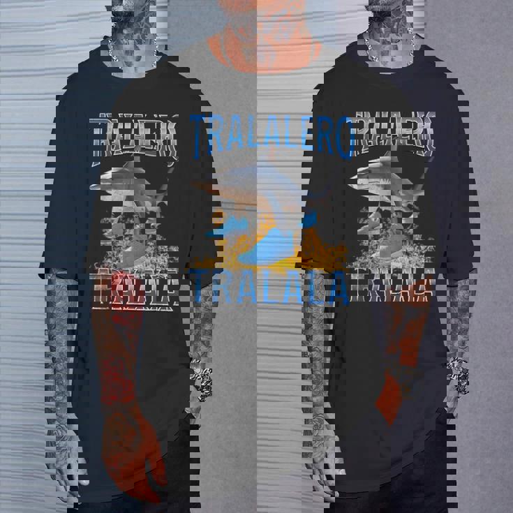 トララレロトララーラシャークミーム Tシャツ 彼への贈り物