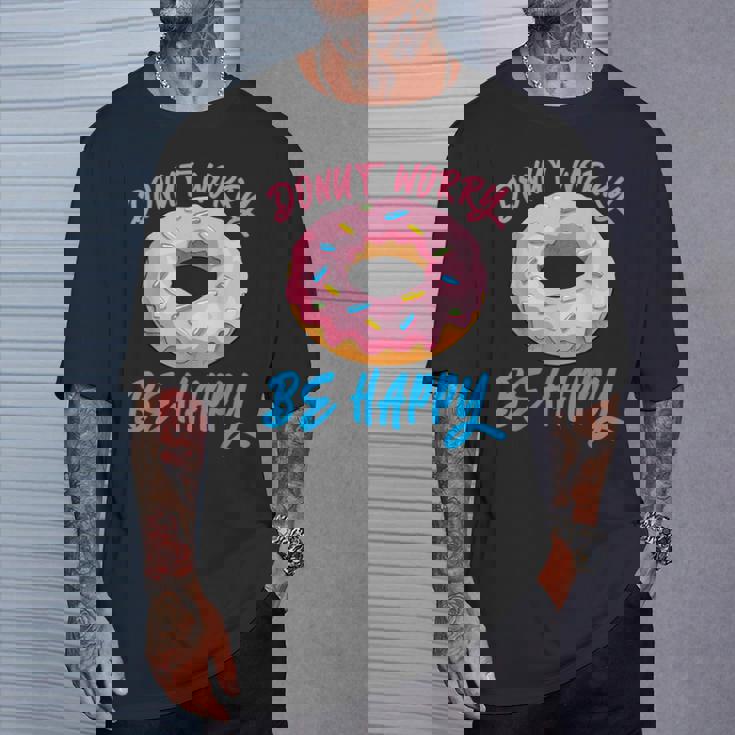 ドーナツ 悩み幸せになる 生地 デザート 幸福 スナック ドーナツ Tシャツ 彼への贈り物