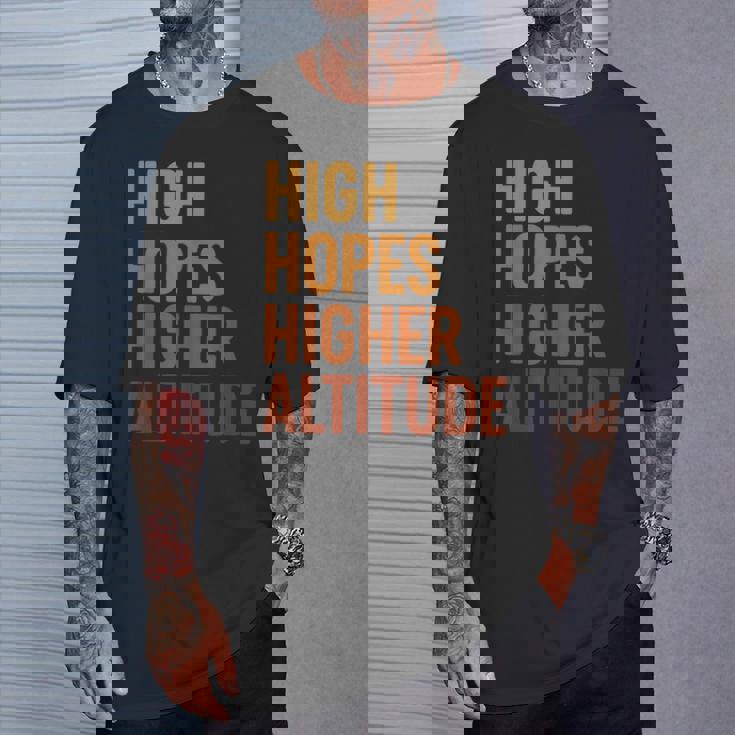 ハイ・ホープス 高地、楽しいインスピレーションロケット打ち上げ Tシャツ 彼への贈り物