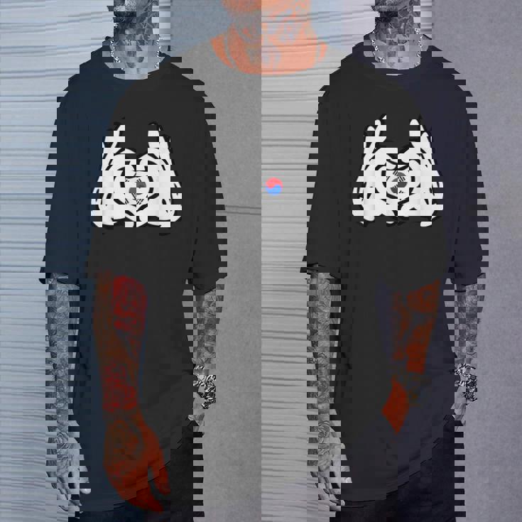 ハートを形作る漫画の手 韓国国旗 Tシャツ 彼への贈り物