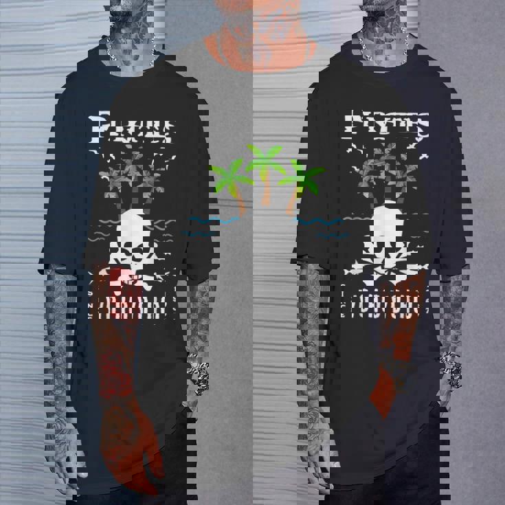 パイレーツ、カリビアン、ヨー・ホー・ヨー・ホ、スカル、テーマパーク、ライド Tシャツ 彼への贈り物