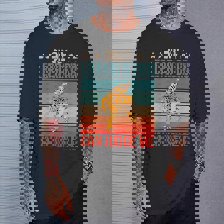 ヒョウモントカゲモドキは私を判断できる トカゲ 爬虫類 ヒョウモントカゲモドキ Tシャツ 彼への贈り物