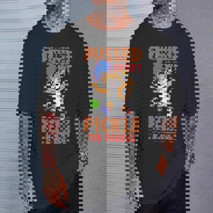 ピックルボール 猫 ミスショット ピクルス ザ・パドルプレイヤー Tシャツ 彼への贈り物