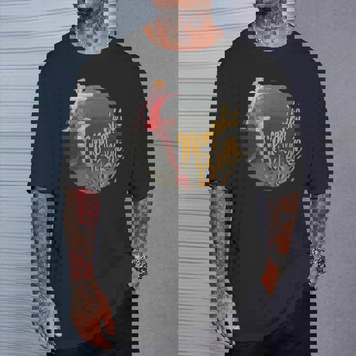 ピンナップガールww2 B-17フライングフォートレスメンフィス・ベル Tシャツ 彼への贈り物