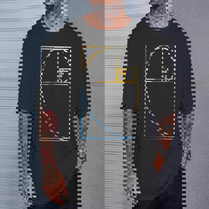 フィボナッチ 黄金比 幾何学 数学 Tシャツ 彼への贈り物