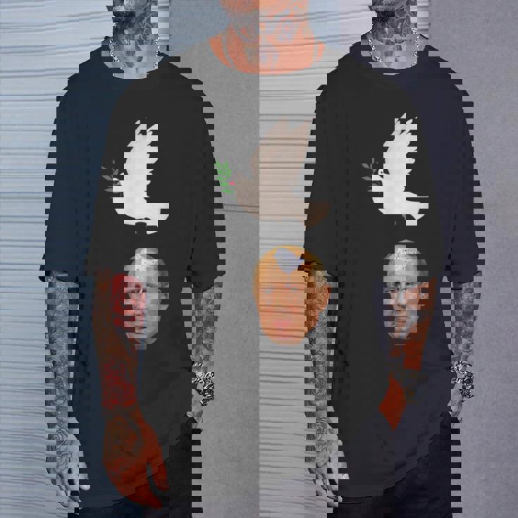 プーチンの頭に平和の鳩の糞、世界は平和を望んでいる Tシャツ 彼への贈り物