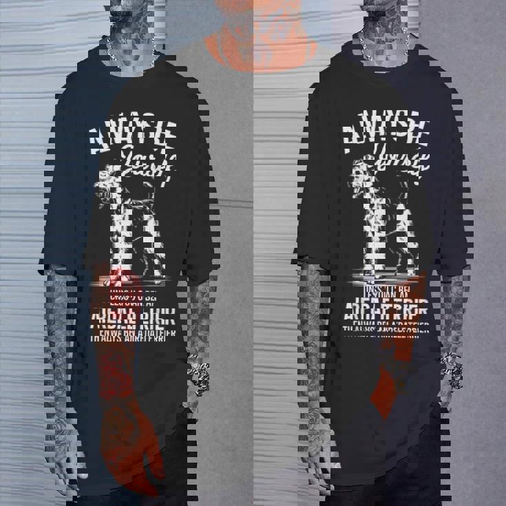 ベイ・アン・エアデール・テリア、ファニー・エアデール・テリア Tシャツ 彼への贈り物