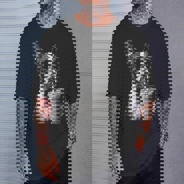 ボストンテリア ドリンク アイスコーヒー 面白い Bostie Dog Meme Tシャツ 彼への贈り物