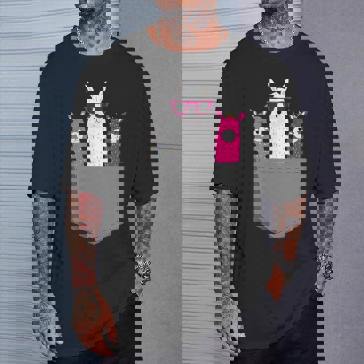 ポケット、アルパカ、ラマのアルパカ。 Tシャツ 彼への贈り物