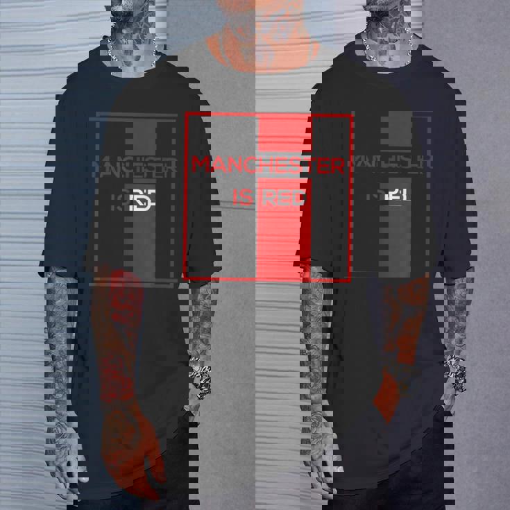 マンチェスター・イズ・レッド・ファニー・ユナイテッド・フットボール・サポーター Tシャツ 彼への贈り物