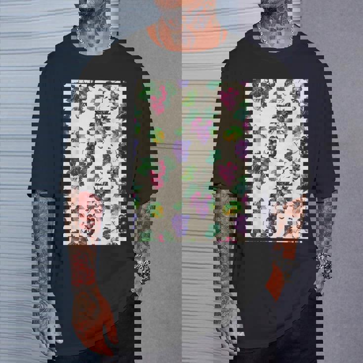 ミニマリストのブドウ柄アート。 Tシャツ 彼への贈り物