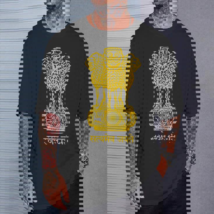 ライオンエンブレム インド国旗 ヒヌ ヒンディー語 デリー ムンバイ Tシャツ 彼への贈り物