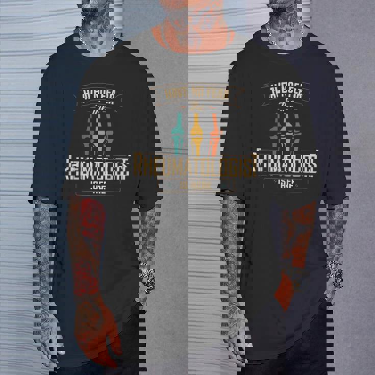 リウマチ学 Have No Fear リウマチ科医 アパレル Tシャツ 彼への贈り物