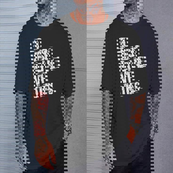 レオは他の人とうまく遊ばない 面白い皮肉 長袖tシャツ Tシャツ 彼への贈り物