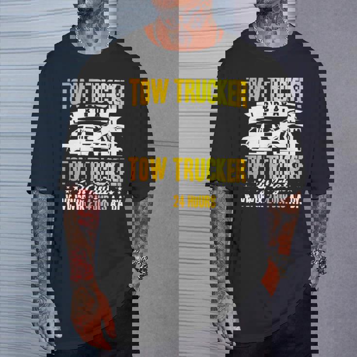 レッカートライバー レッカーは1日24時間作業します。 長袖tシャツ Tシャツ 彼への贈り物