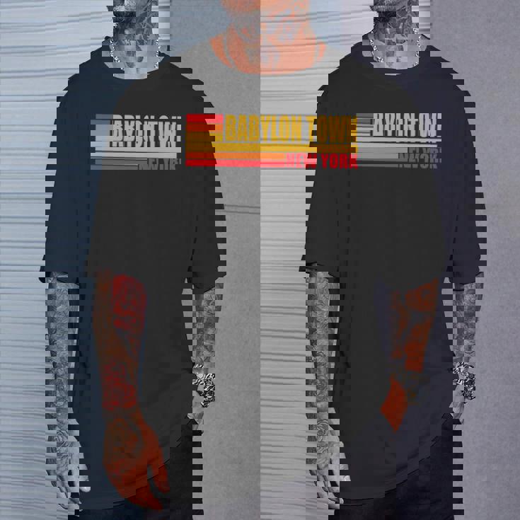 レッド レトロ ヴィンテージ バビロン タウン ニューヨーク州 Ny 長袖tシャツ Tシャツ 彼への贈り物