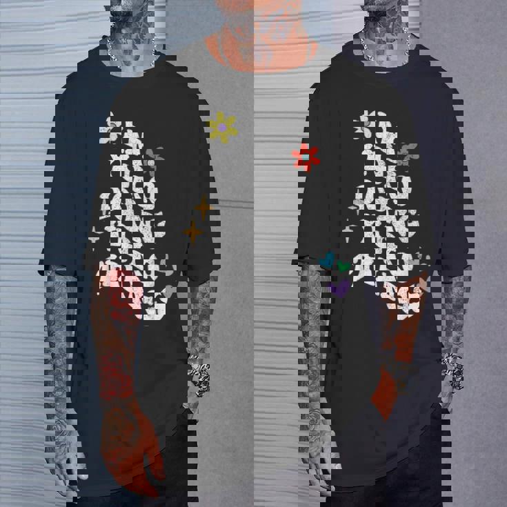 レトロ グルーヴィーなイム 優子 やってる ゆうこ こと おもしろい 母の日 Tシャツ 彼への贈り物