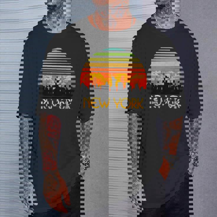 ヴィンテージ レトロ サンセット ダウンタウン ニューヨーク スカイライン Tシャツ 彼への贈り物