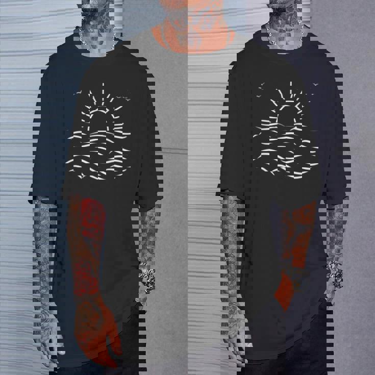 ヴィンテージ 海 夕日 鳥 飛ぶ 穏やかな 波 沿岸 自然 長袖tシャツ Tシャツ 彼への贈り物