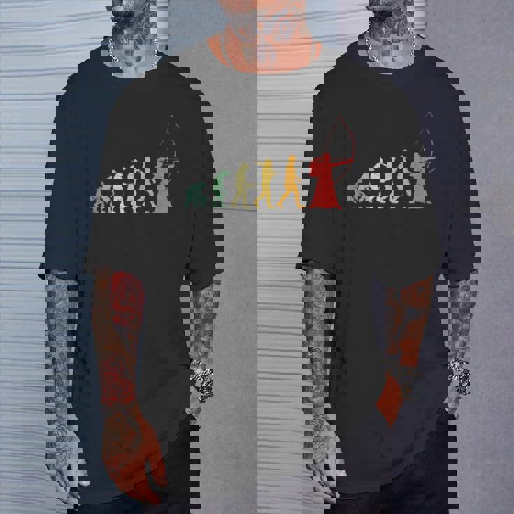 人類の進化 弓道 弓術 弓道好き 騎射 歩射 堂射 弓道部 弓道サークル 古武術 和弓 レトロ 弓 エボリューション Tシャツ 彼への贈り物