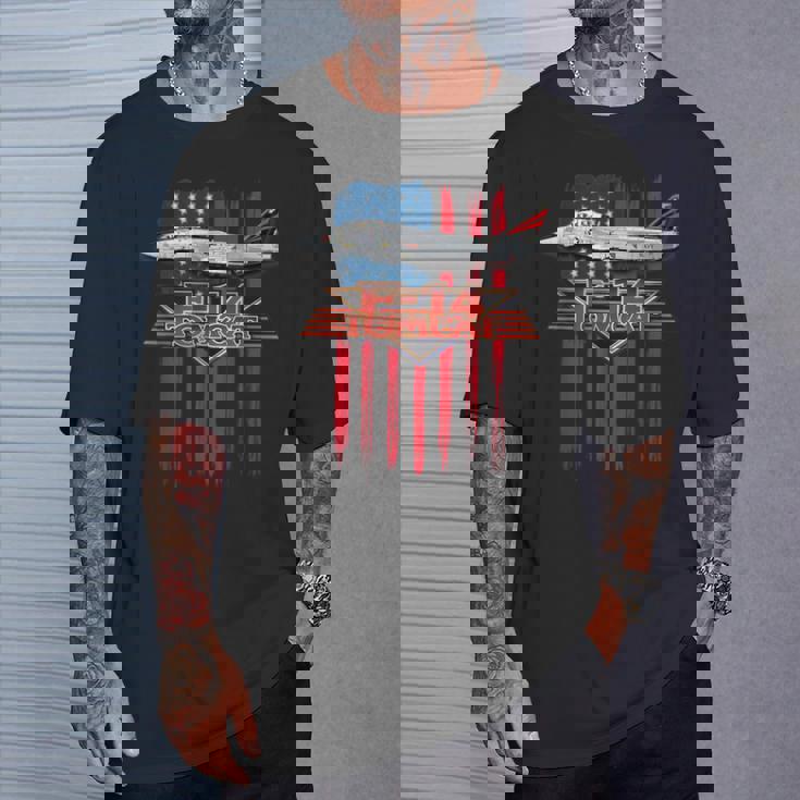 愛国的な海軍 F-14 トムキャットとアメリカ国旗 Tシャツ 彼への贈り物