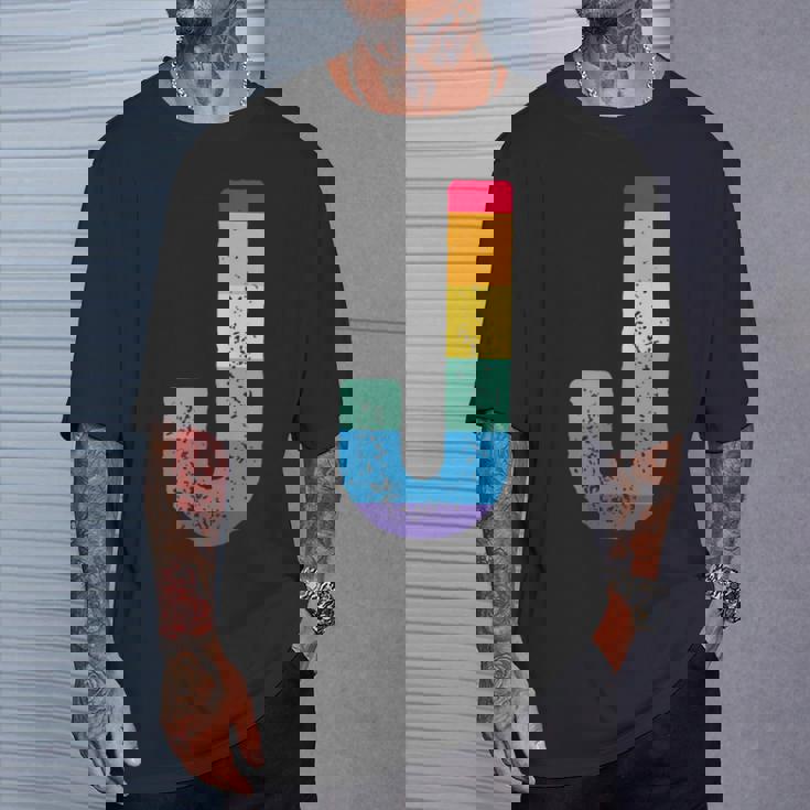 文字 J 大文字 アルファベット モノグラム イニシャル レインボー アルファベット J Tシャツ 彼への贈り物