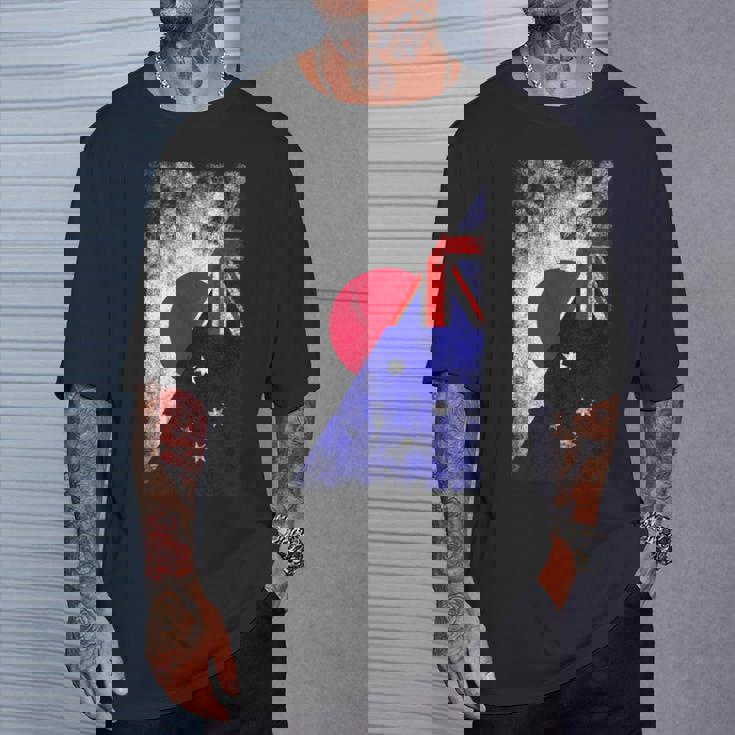 日本とオーストラリアの国旗 日本オーストラリア。 Tシャツ 彼への贈り物