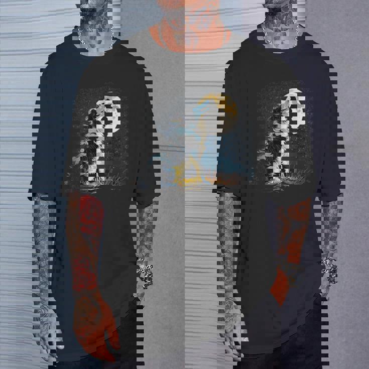 月に吠える美しいボーダーコリー犬 Tシャツ 彼への贈り物