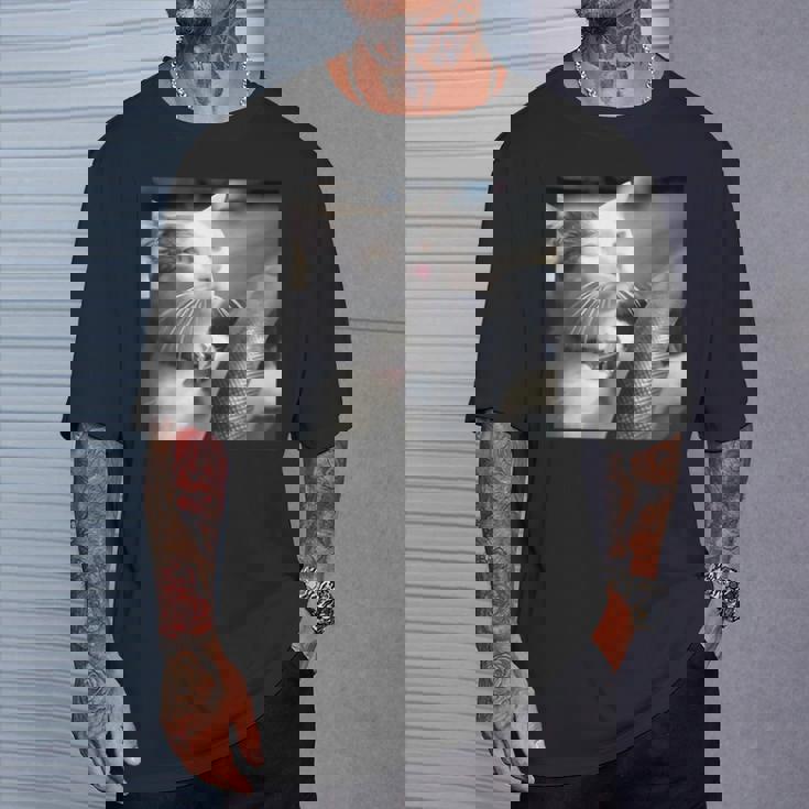 猫のミームtシャツを運転します Tシャツ 彼への贈り物