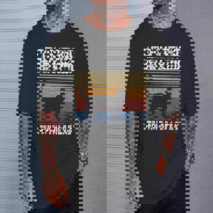 猫は素晴らしい ビールは美味しい、そして人々はクレイジー ビルマ猫 Tシャツ 彼への贈り物