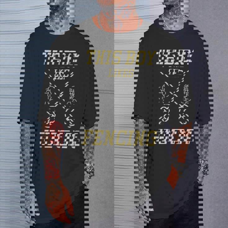 男の子はフェンシングが好き スポーツ 趣味 フェンシング Tシャツ 彼への贈り物