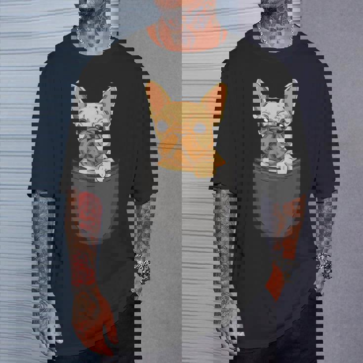 男性用、女性、子供用の胸ポケットに入った面白い子犬。 Tシャツ 彼への贈り物