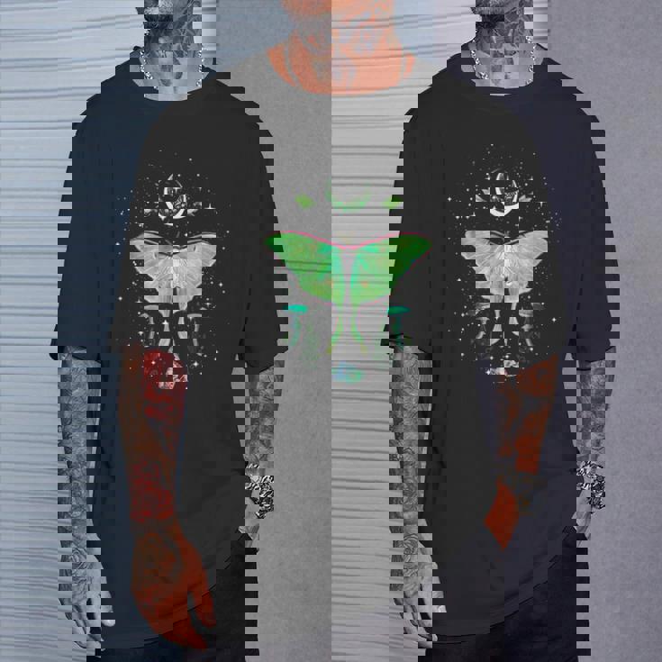 神秘的なゴシック ルナモス ムーンフェイズとキノコ Tシャツ 彼への贈り物