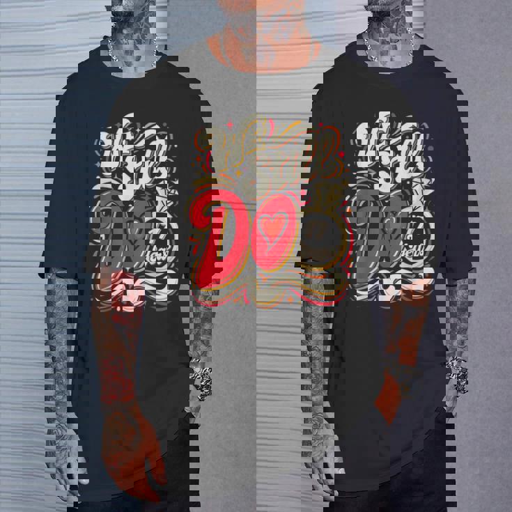 私たちはまだ17歳面白いカップル結婚17周年を迎えます Tシャツ 彼への贈り物