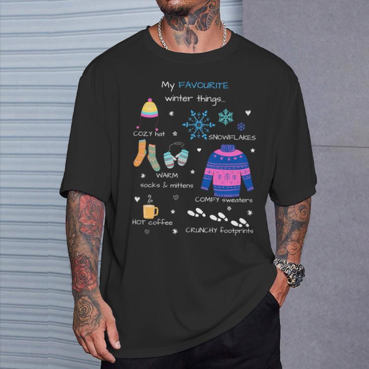 私のお気に入りの冬のものは、居心地の良い帽子、雪の結晶、ホットコーヒーです。 長袖tシャツ Tシャツ 彼への贈り物
