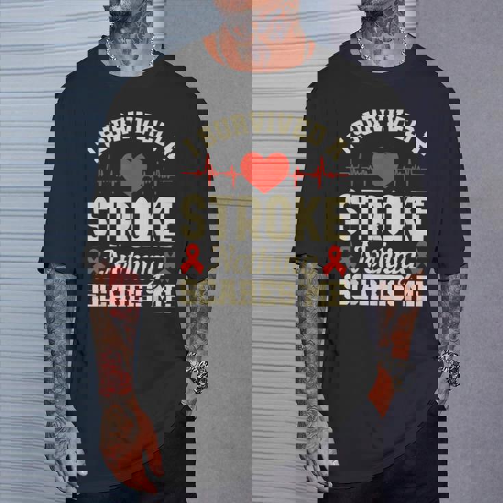 私は脳卒中を生き延びました何も私を怖がらせません-脳卒中の認識 Tシャツ 彼への贈り物
