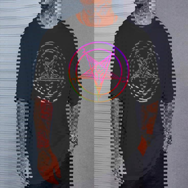 美しいvaporwave サタニックペンタグラム レトログリッチ効果 Tシャツ 彼への贈り物